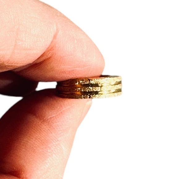 J & Co. NEW gold plated engraved chunky hoop Huggie earring - single - Picture 9 of 11